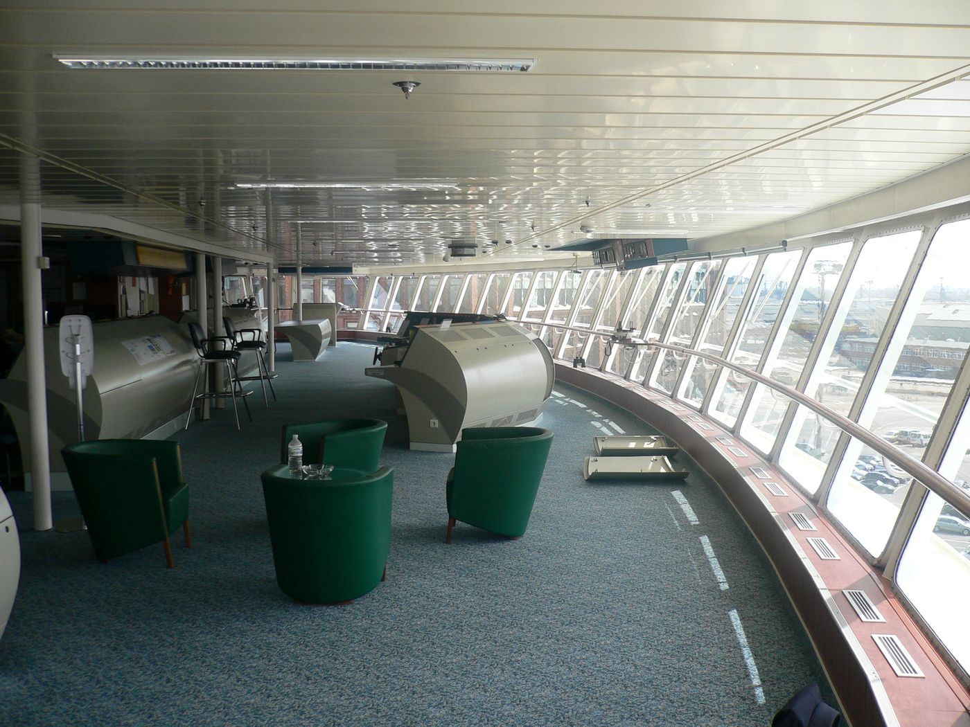 Panoramic lounge glazing