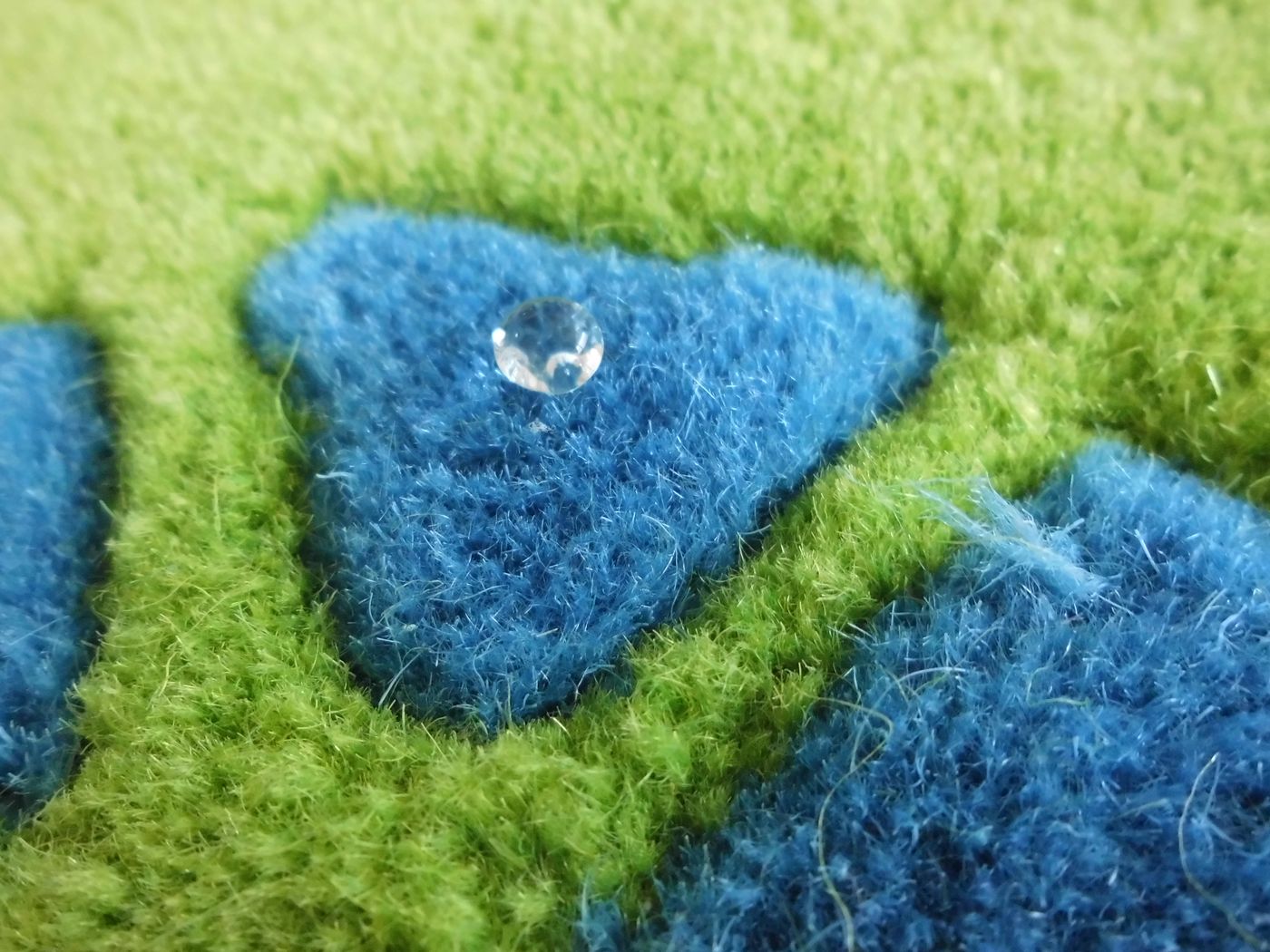 Droplet on the coated carpet fibres